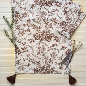 April Cornell Table Runner Felicity Flowers BNWT